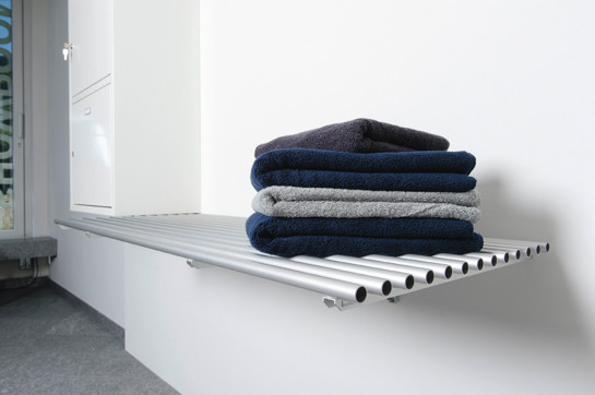 Wäscherost in der Waschküche, der die formschonende Trocknung für empfindliche Kleidungsstücke gewährleistet